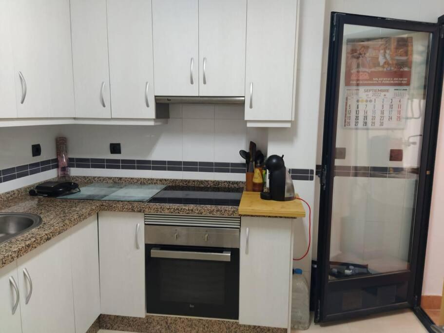 Bajo Puerta De Alcazaba Apartman Retamar  Kültér fotó