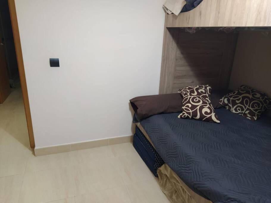 Bajo Puerta De Alcazaba Apartman Retamar  Kültér fotó