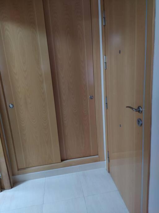 Bajo Puerta De Alcazaba Apartman Retamar  Kültér fotó