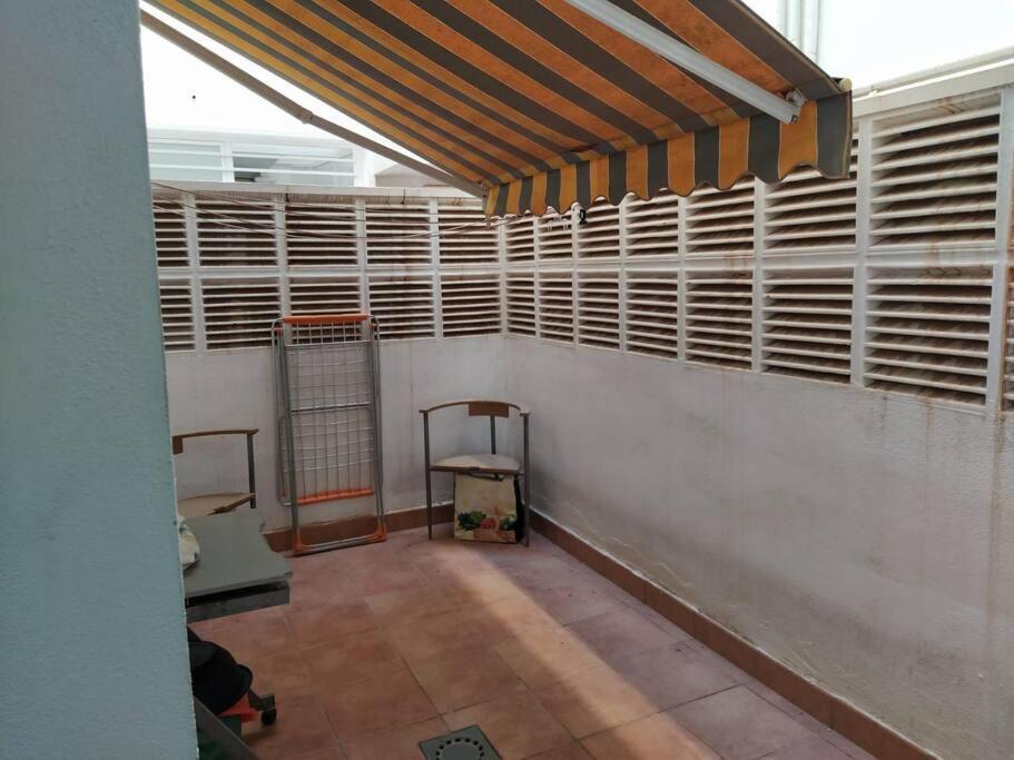 Bajo Puerta De Alcazaba Apartman Retamar  Kültér fotó