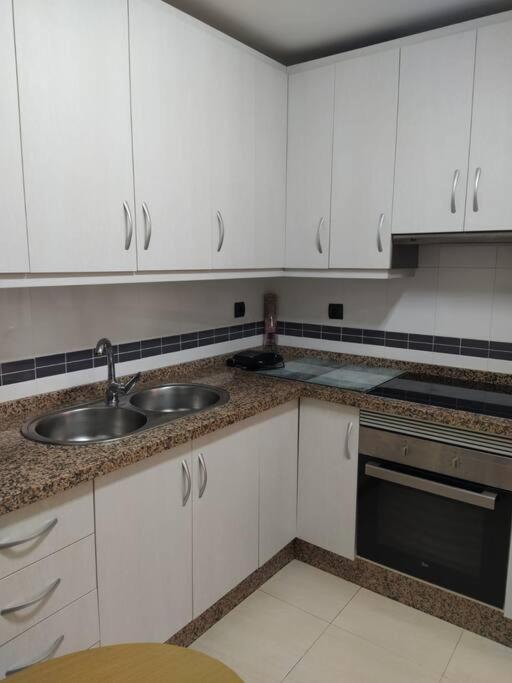 Bajo Puerta De Alcazaba Apartman Retamar  Kültér fotó