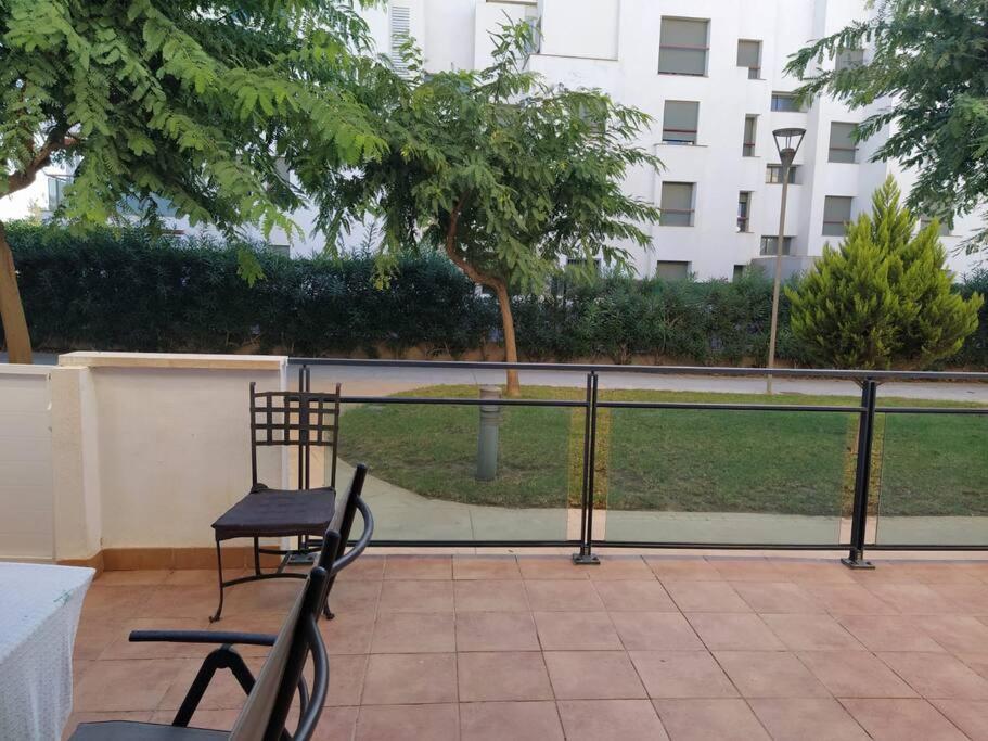 Bajo Puerta De Alcazaba Apartman Retamar  Kültér fotó