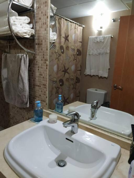 Bajo Puerta De Alcazaba Apartman Retamar  Kültér fotó