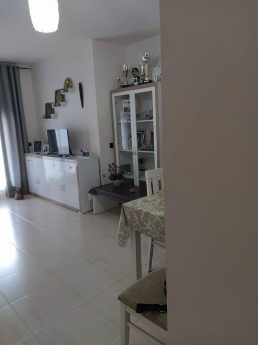 Bajo Puerta De Alcazaba Apartman Retamar  Kültér fotó