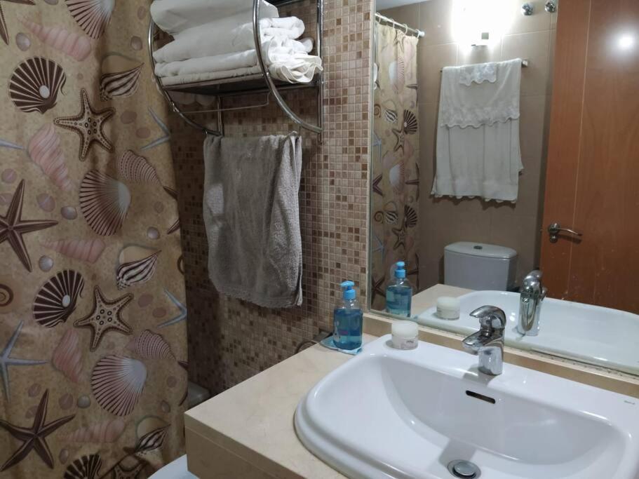Bajo Puerta De Alcazaba Apartman Retamar  Kültér fotó