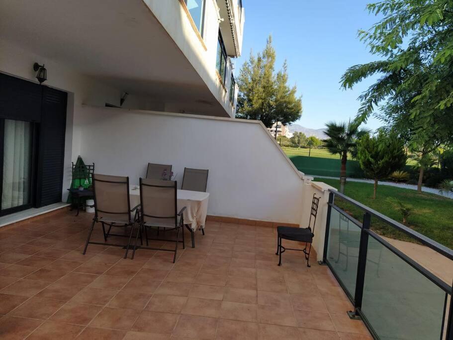 Bajo Puerta De Alcazaba Apartman Retamar  Kültér fotó