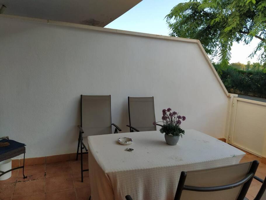 Bajo Puerta De Alcazaba Apartman Retamar  Kültér fotó
