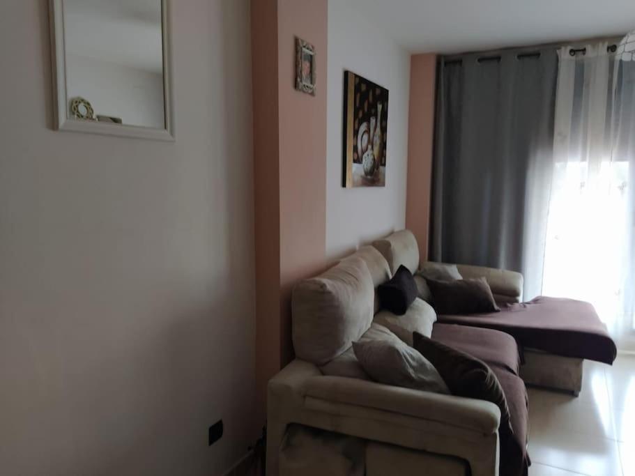 Bajo Puerta De Alcazaba Apartman Retamar  Kültér fotó