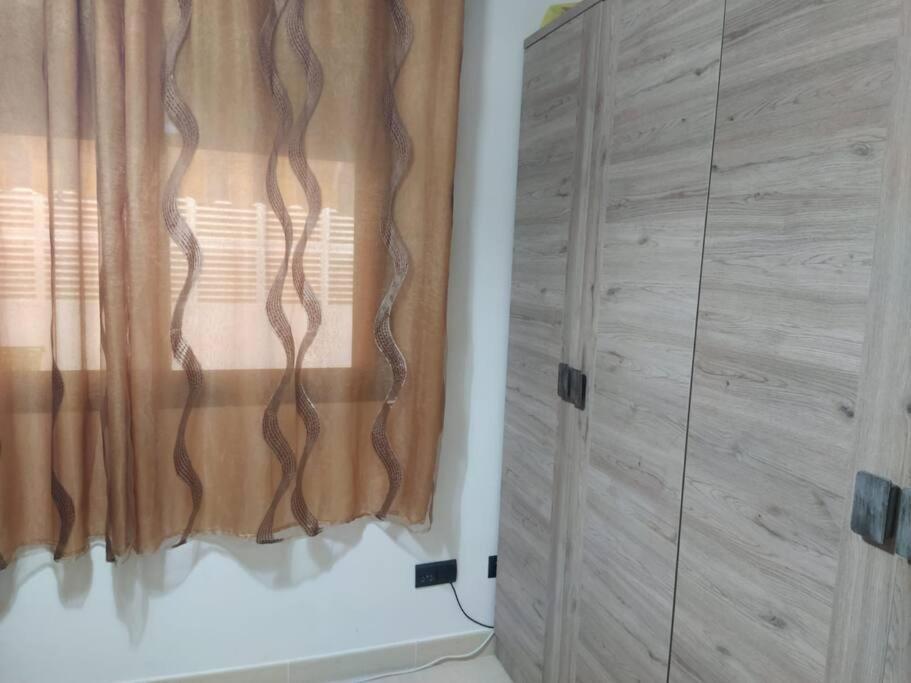 Bajo Puerta De Alcazaba Apartman Retamar  Kültér fotó