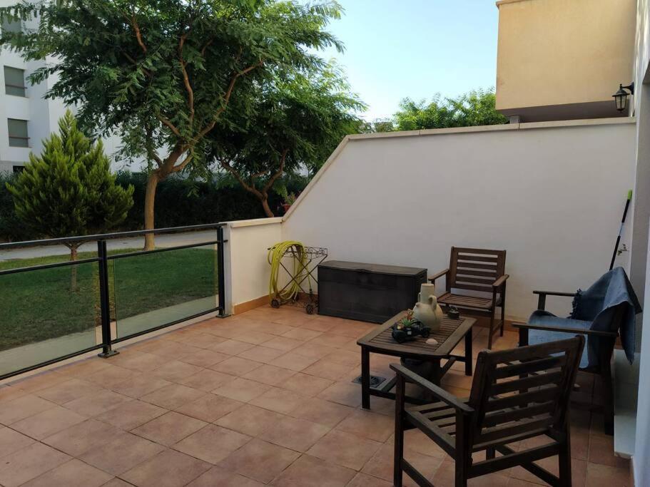 Bajo Puerta De Alcazaba Apartman Retamar  Kültér fotó