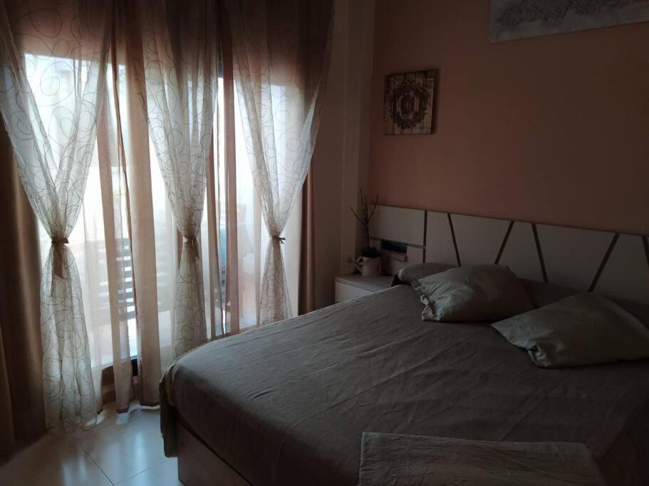 Bajo Puerta De Alcazaba Apartman Retamar  Kültér fotó